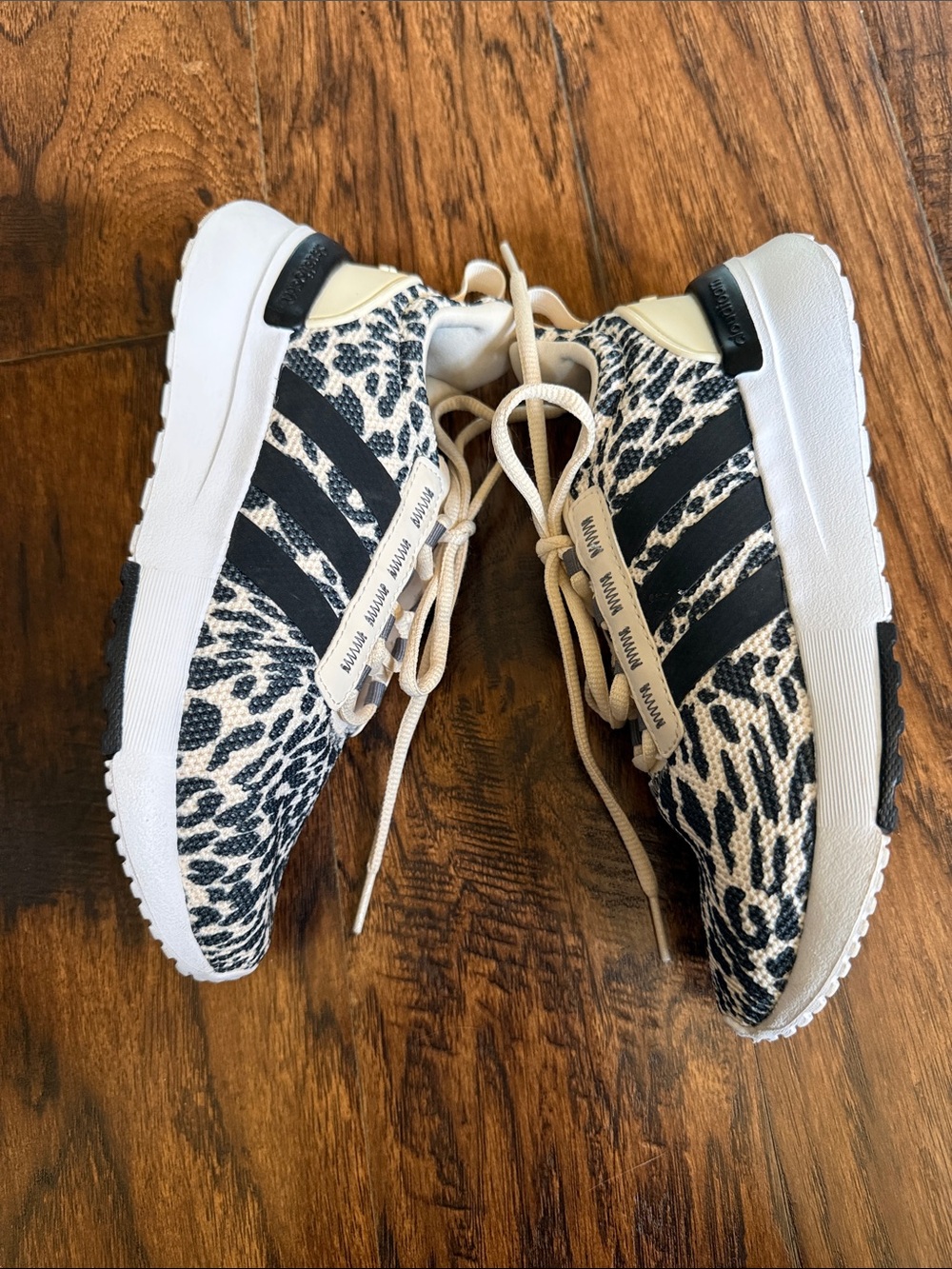Girls Leopard Print Adidas TR21 racer running shoes, size 3 - Picture 5 of 9